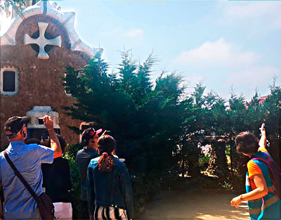 GAUDEIX DE L'EXPERIÈNCIA COMPLETA AMB LES NOSTRES VISITES GUIADES
