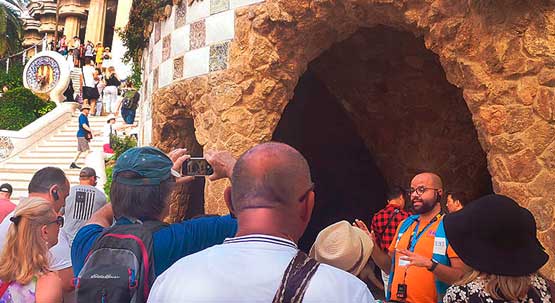 GAUDEIX DE L'EXPERIÈNCIA COMPLETA AMB LES NOSTRES VISITES GUIADES GAUDEIX DE L'EXPERIÈNCIA COMPLETA AMB LES NOSTRES VISITES GUIADES