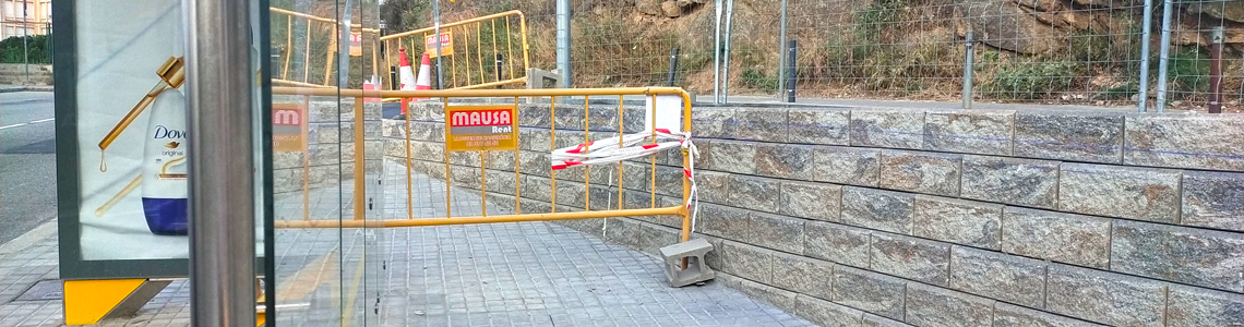 Improving the surroundings of the 1223 bus stop in Carretera Carmel