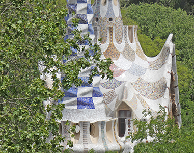 Guided visits to Park Güell at Easter and weekends in April