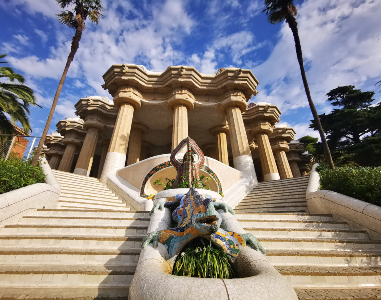 Treat yourself to a guided tour of Park Güell over the public holidays of 6 and 8 December or for Christmas!