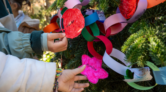 El Park Güell se llena de los deseos de los más pequeños por Navidad